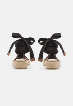 Pier One Leather - Sandalen Met Plateauzool - Black 11 Pier One Leather - Sandalen Met Plateauzool - Black -Pier One 1b490056c90f46afbbd22bb39480b996