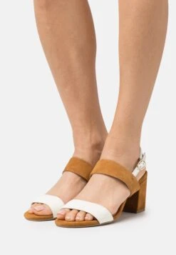 Pier One Leather- Sandalen - White/Cognac