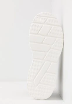 Pier One Sneakers Hoog - Black/White 13 Pier One Sneakers Hoog - Black/White -Pier One 52b5e07059e148baa03e0194b33ba8c5