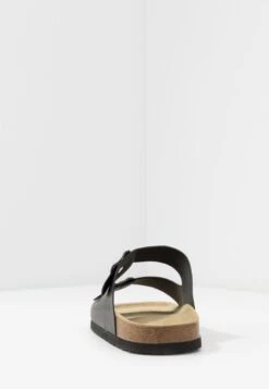 Pier One Unisex - Pantoffels - Black 14 Pier One Unisex - Pantoffels - Black -Pier One 6792cddf649c4c73afdf1fc19e95f07f