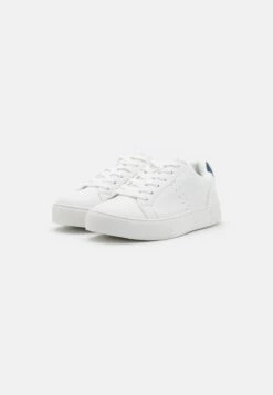 Pier One Unisex - Sneakers Laag - White 9 Pier One Unisex - Sneakers Laag - White -Pier One 8e3a7a49e25f4de49f79a51634f0e8f9