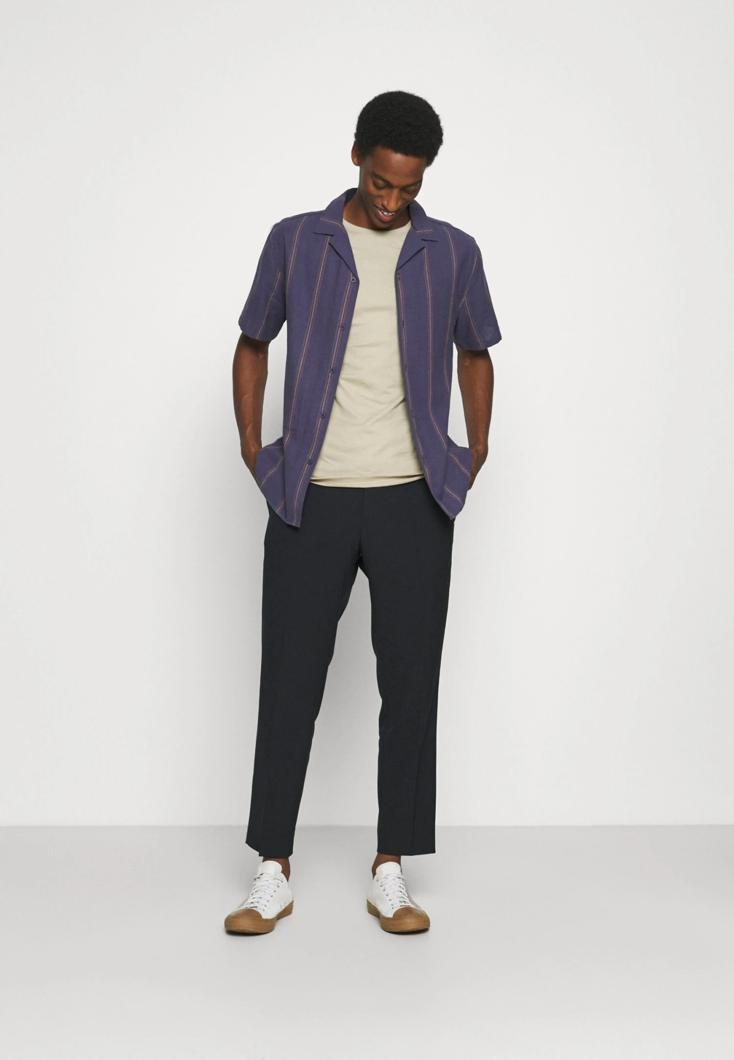 Pier One 5 Pack - T-Shirt Basic - White/Dark Grey/Black 3 Pier One 5 Pack - T-Shirt Basic - White/Dark Grey/Black