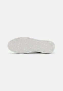 Pier One Unisex - Sneakers Laag - White 12 Pier One Unisex - Sneakers Laag - White -Pier One a79cd93f1898494ca89cb79e363345c2