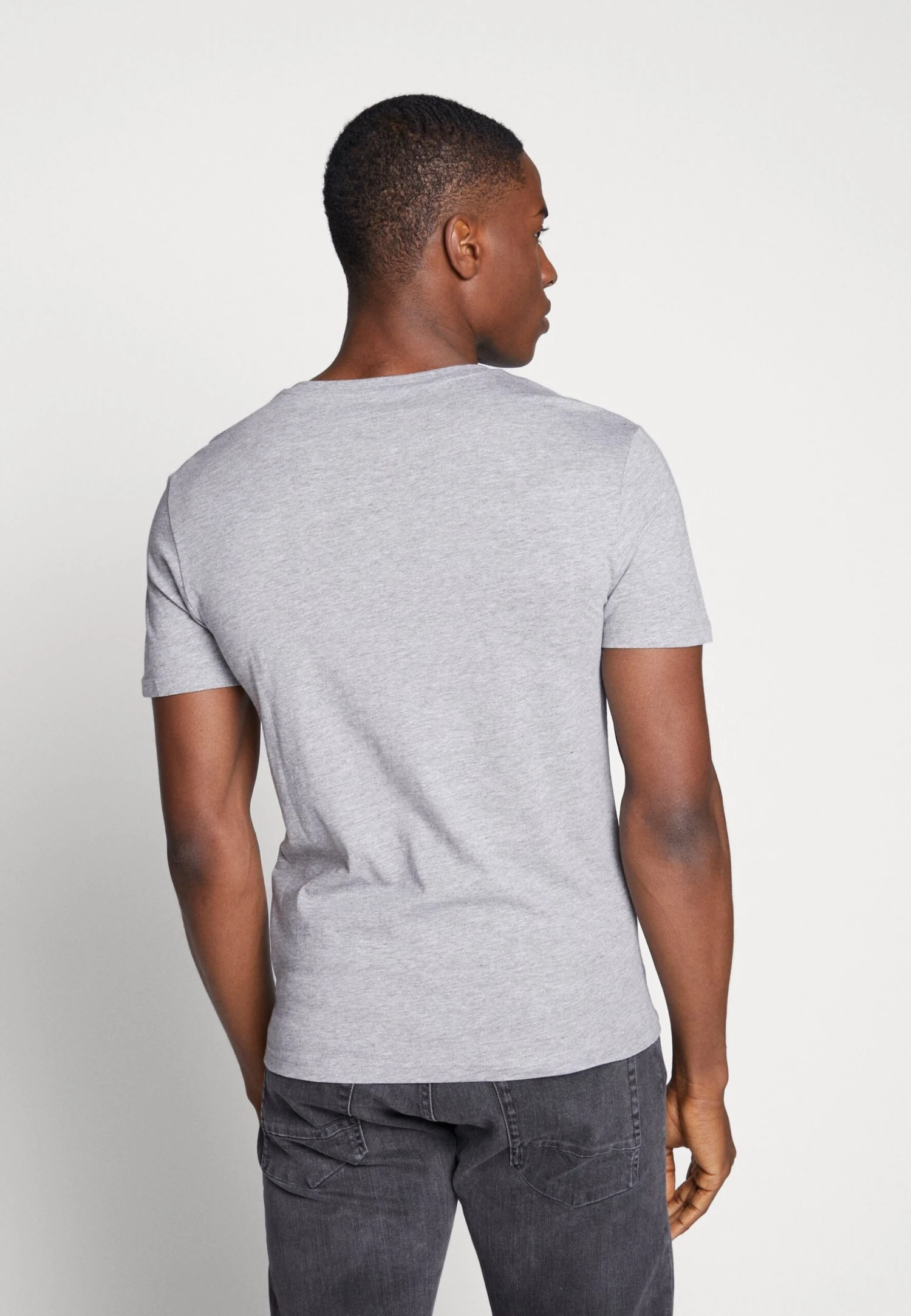 Pier One 3 Pack- T-Shirt Basic - Black, Grey, Green 6 Pier One 3 Pack- T-Shirt Basic - Black, Grey, Green - Afbeelding 4