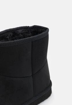 Pier One Korte Laarzen - Black 13 Pier One Korte Laarzen - Black -Pier One b5134353af6f4088afcacf31a3365e5d