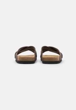 Pier One Unisex - Pantoffels - Brown 10 Pier One Unisex - Pantoffels - Brown -Pier One b64bd94841374f58a4a8e2cf13040258