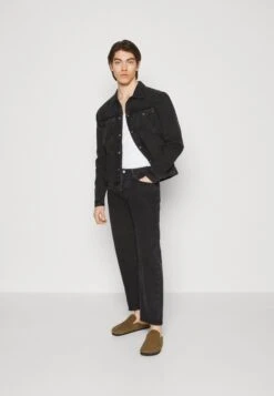 Pier One -Pier One fb1d6010dbc446b5b02546d8b412fc2f